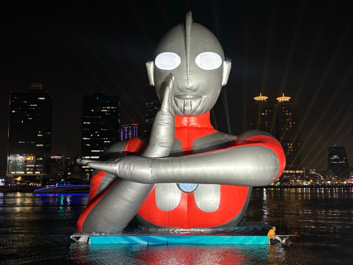 The City That Has It All: from Monkey Mountain to Tiger Temples, Super Heroes to Palm Trees and the Tunnel of Stars (Khaosiung)